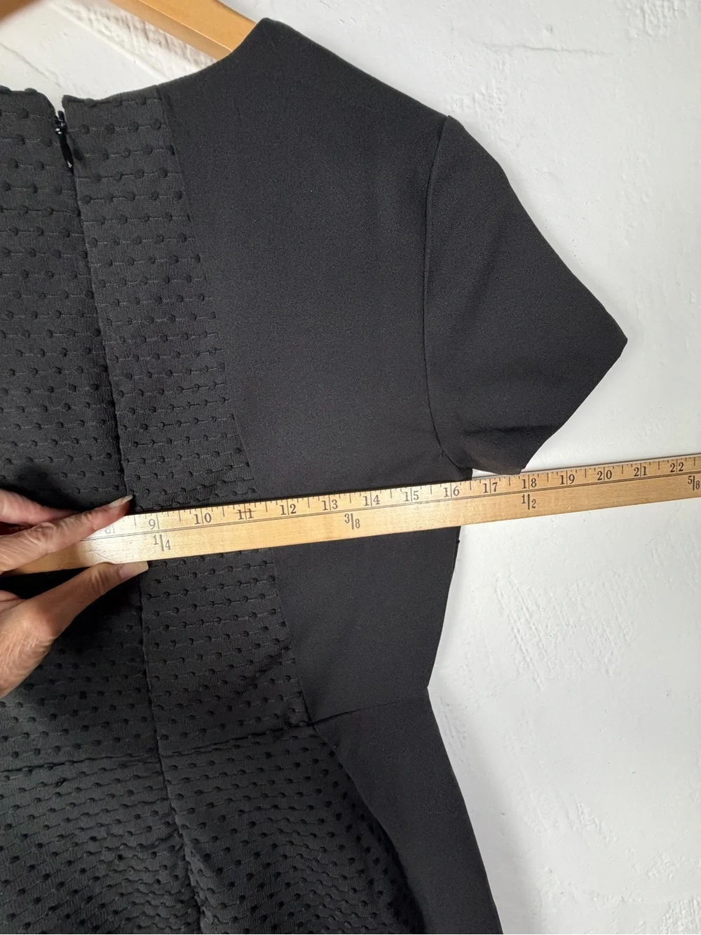Banana Republic Black Textured Sheath Dress Professional and Classic-4P